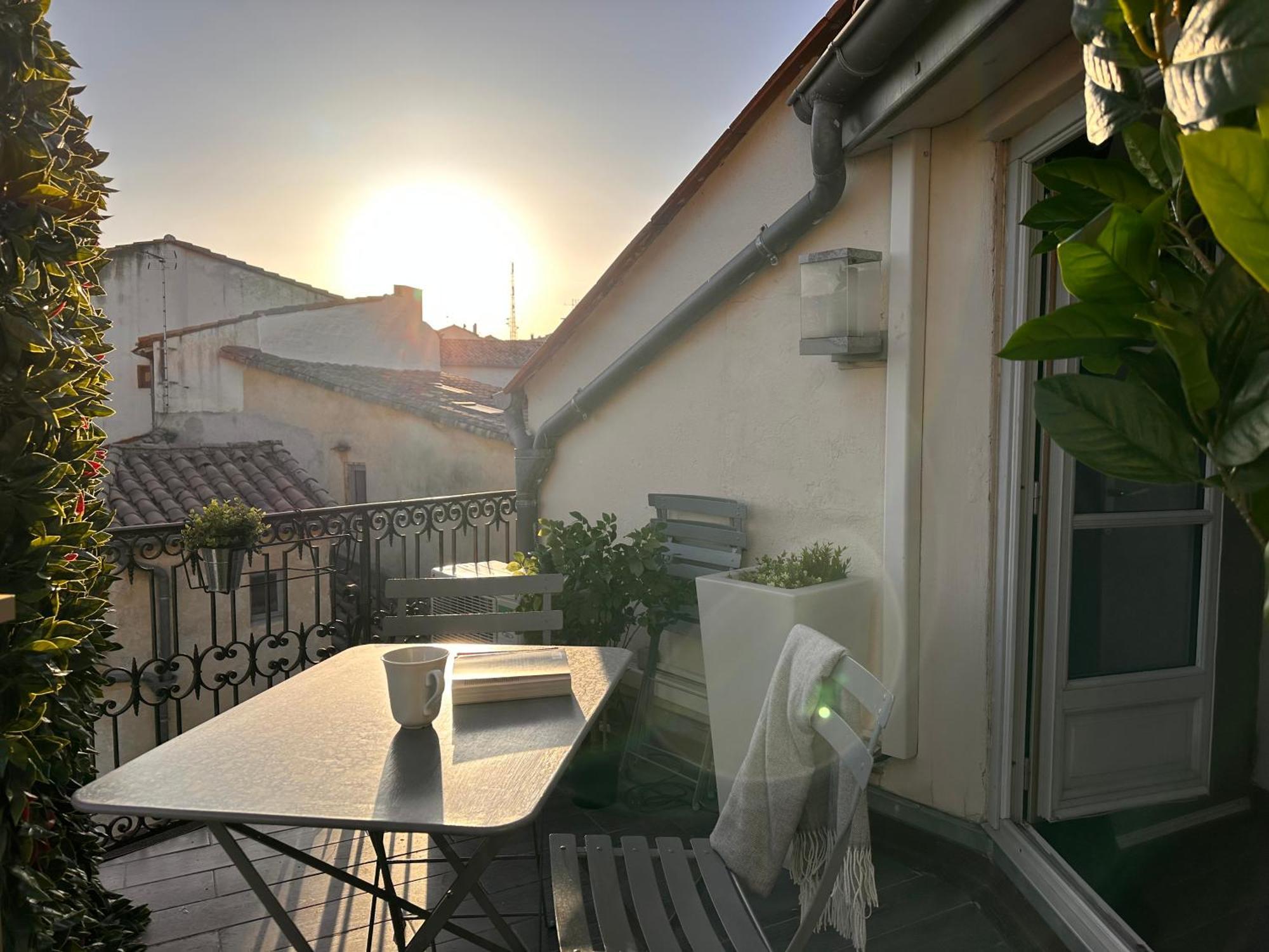 La Terrasse, Vue Sur Les Toits De Montpellier Apartment Bagian luar foto